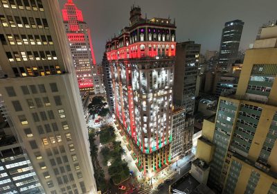 Edifício Martinelli recebe iluminação de Natal pela primeira vez na história